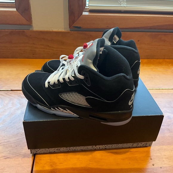 Jordan 5 Black and Gray Sneakers with Red Accents main image 8